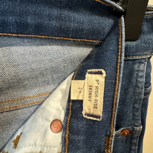 Madewell 9” High-Rise Skinny Crop Jeans: Destructed-Hem Edition - Picture 4 of 9
